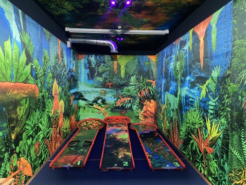 Неоновый мини-гольф